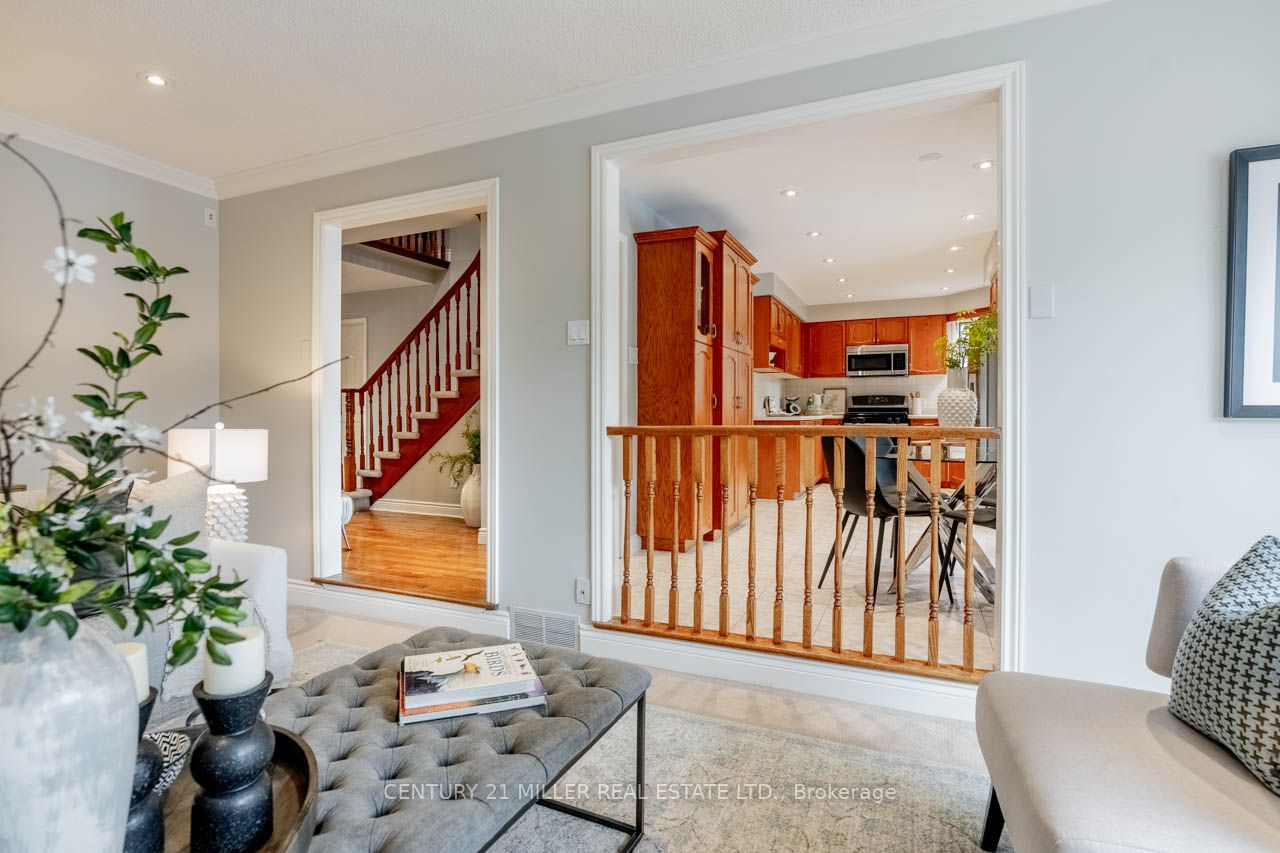 501 Mathewman Cres