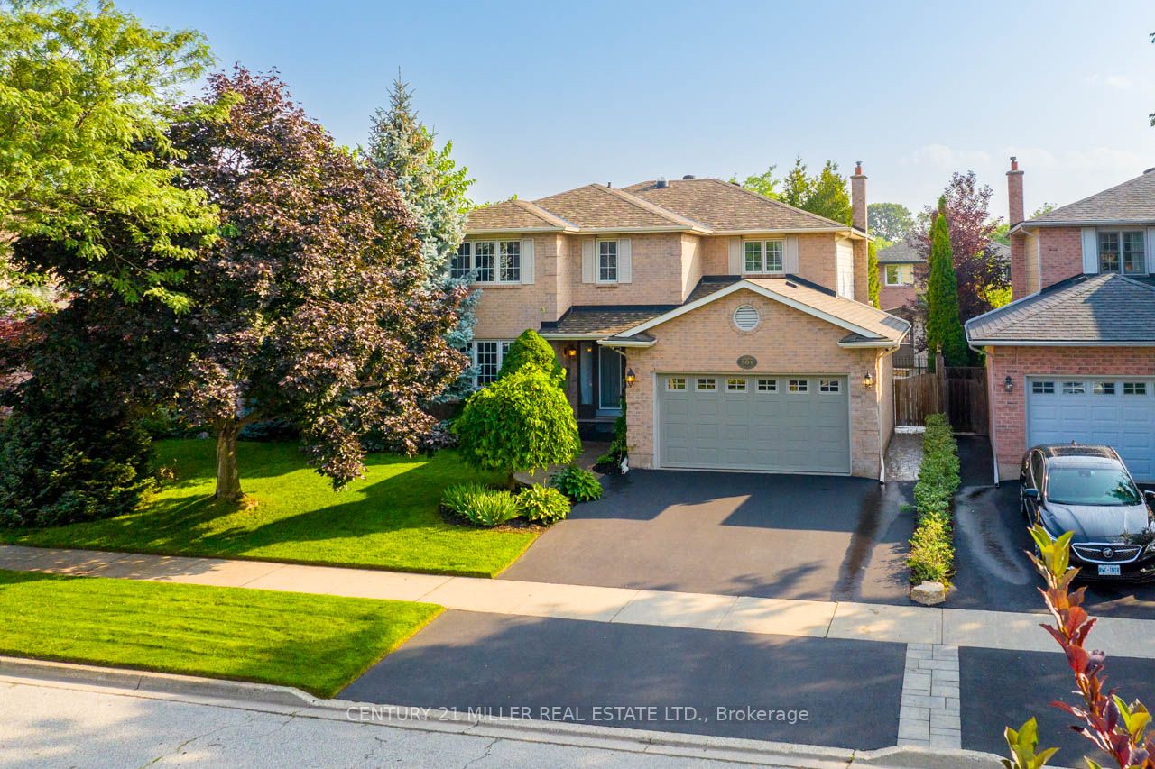501 Mathewman Cres