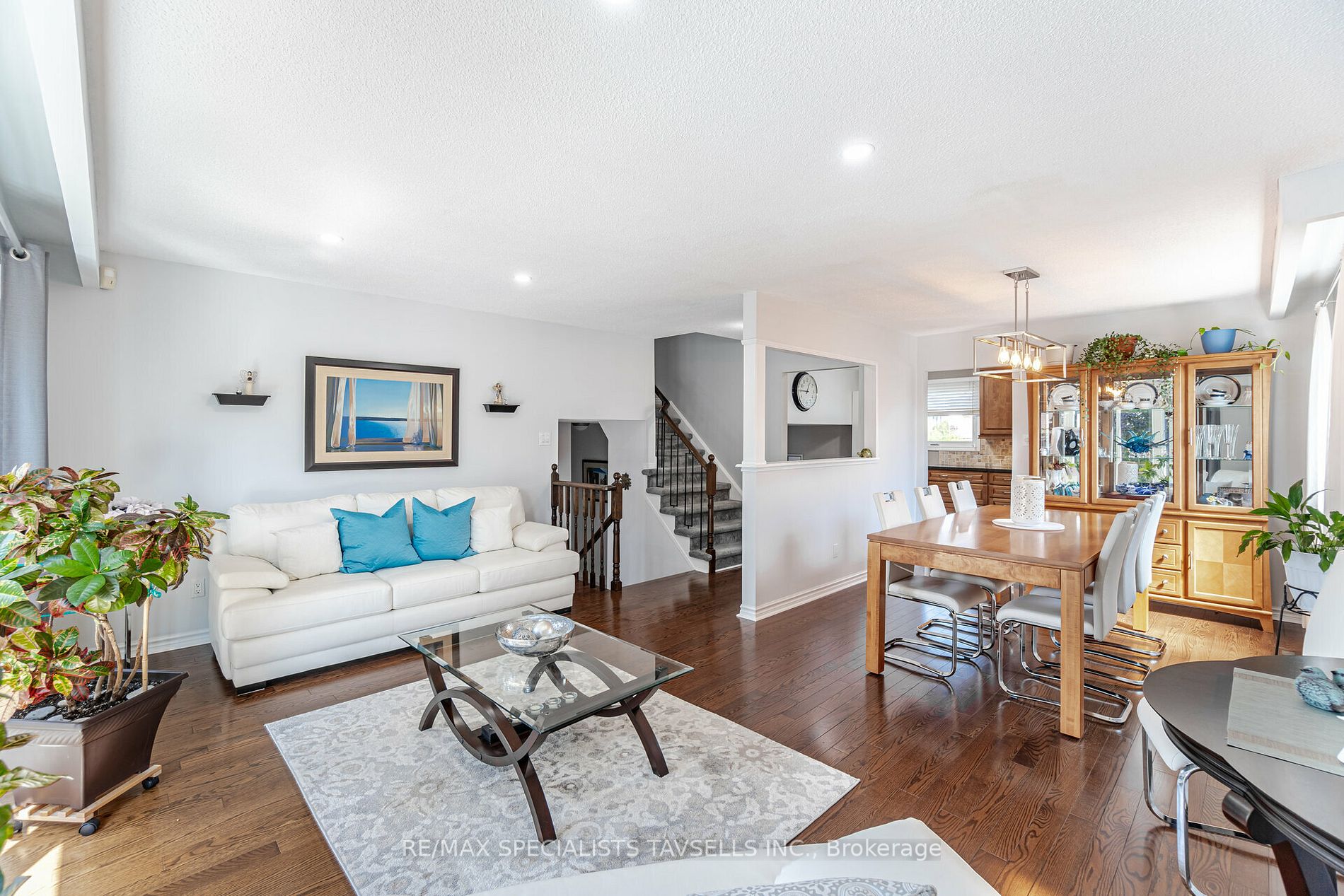 2435 Morrison Ave