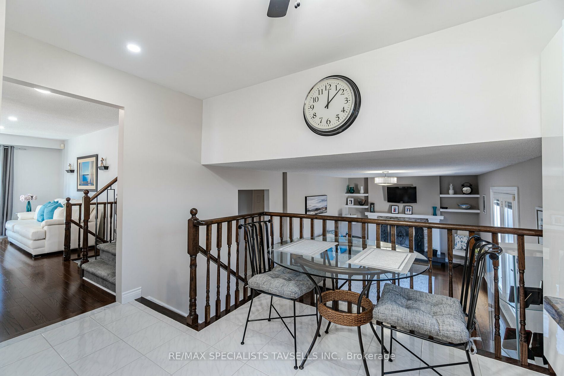 2435 Morrison Ave