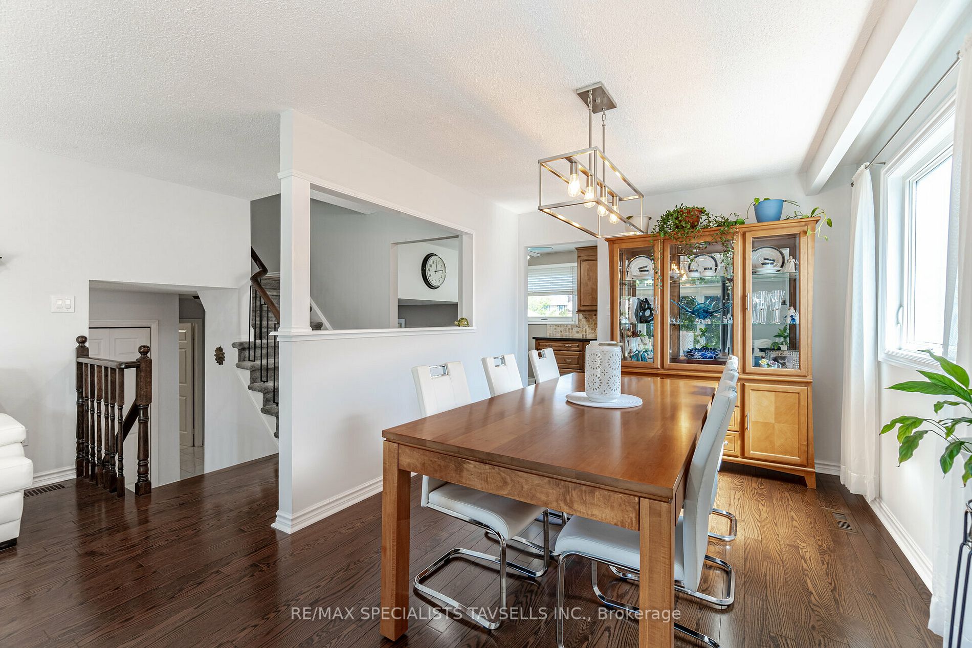 2435 Morrison Ave