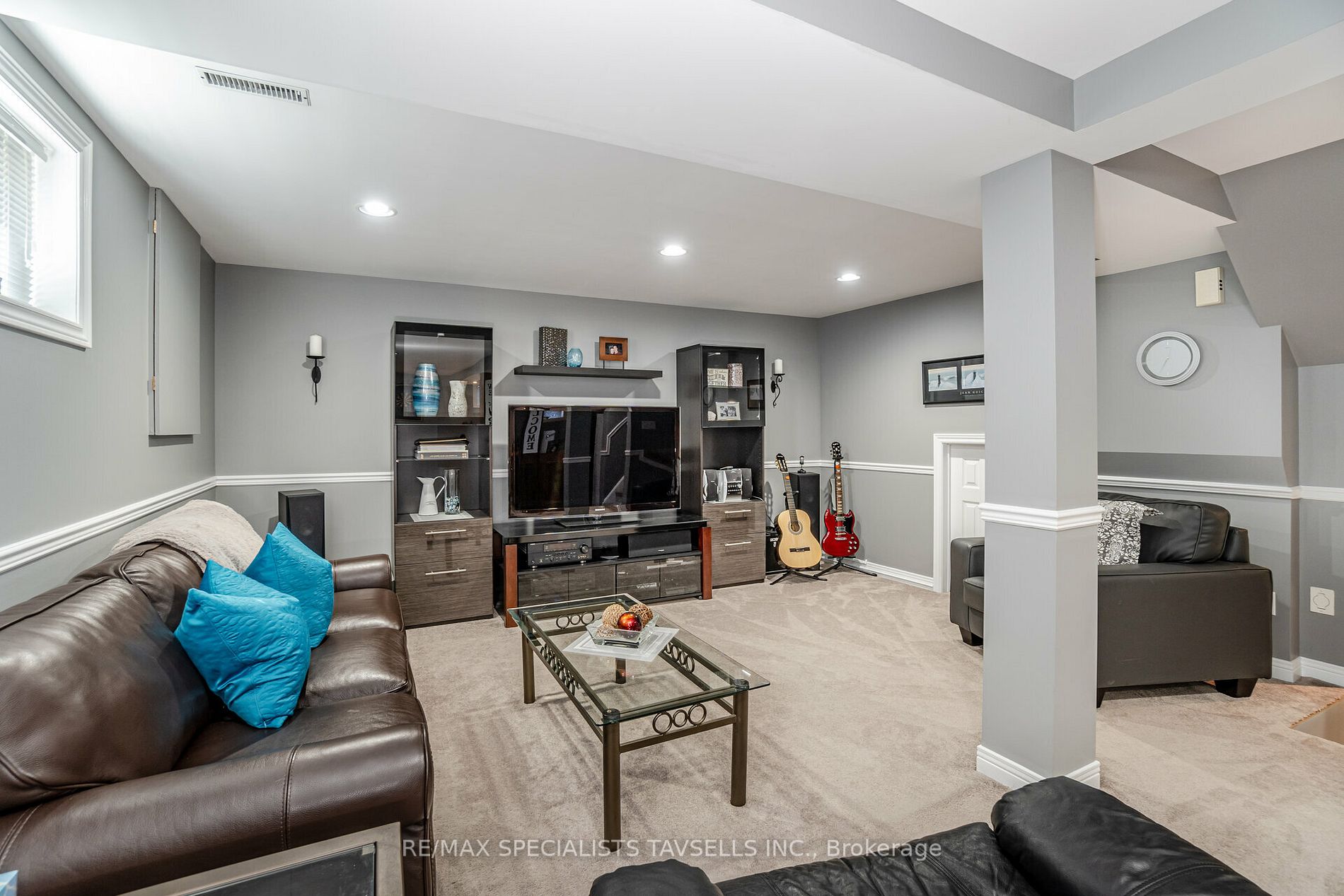 2435 Morrison Ave