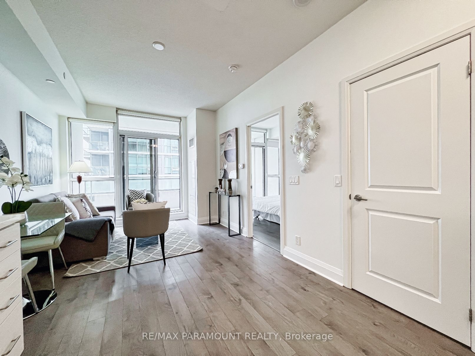 17 Zorra St, #701
