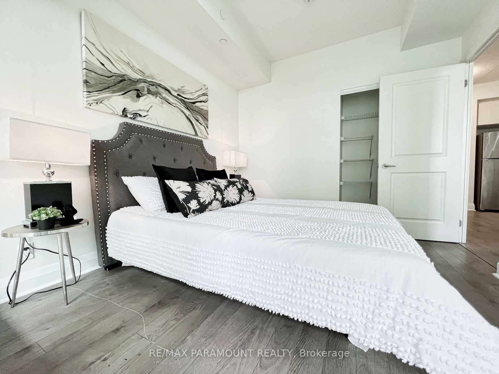 17 Zorra St, #701