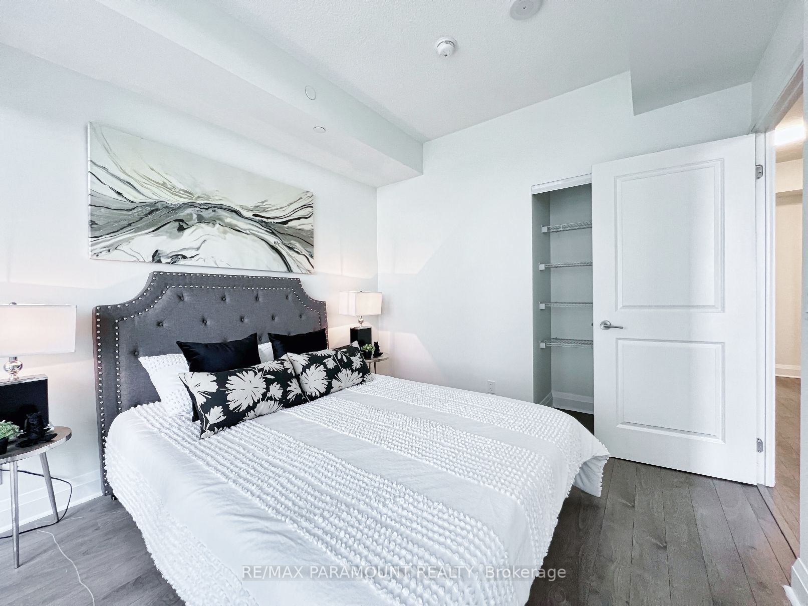 17 Zorra St, #701