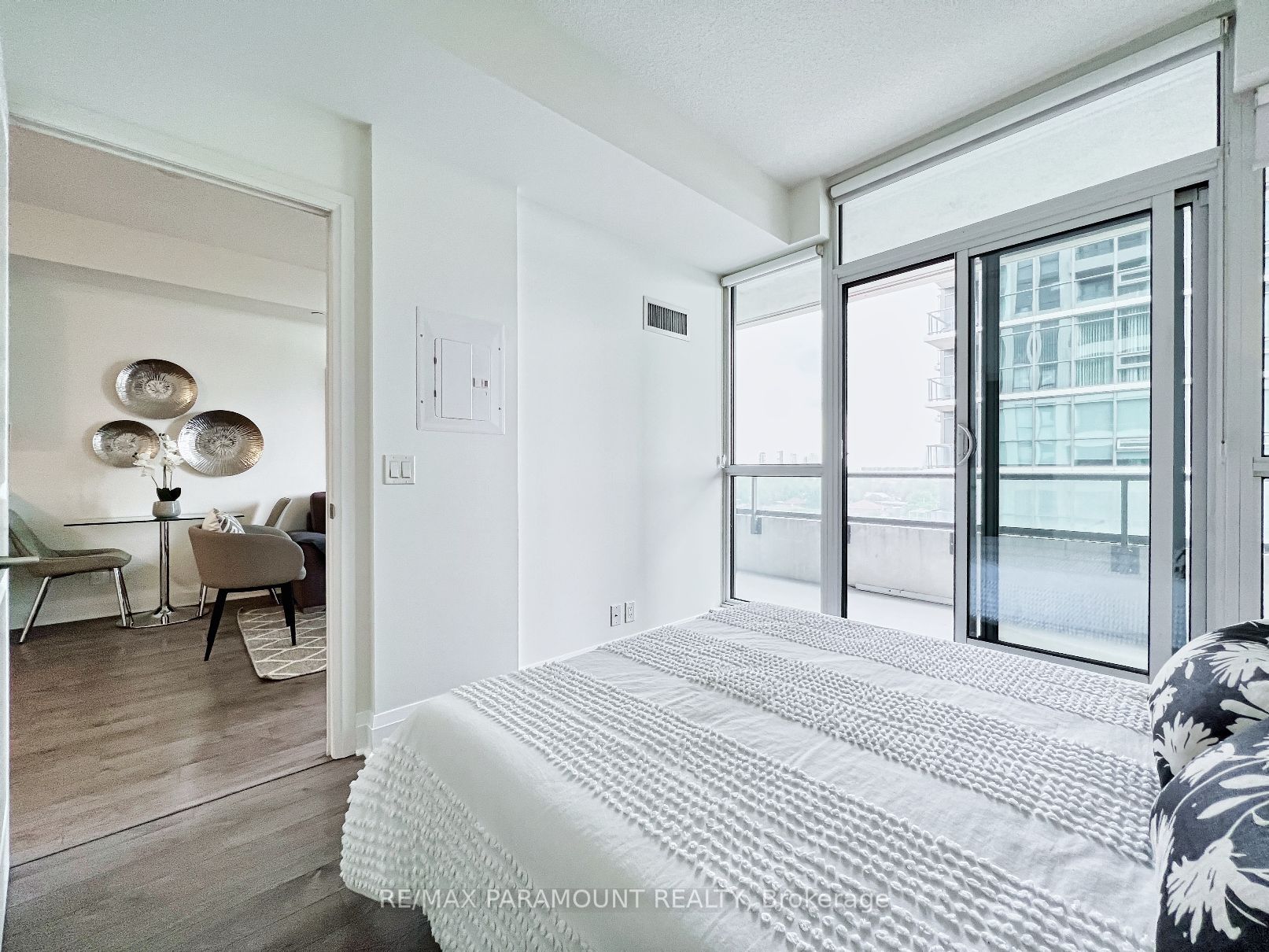 17 Zorra St, #701