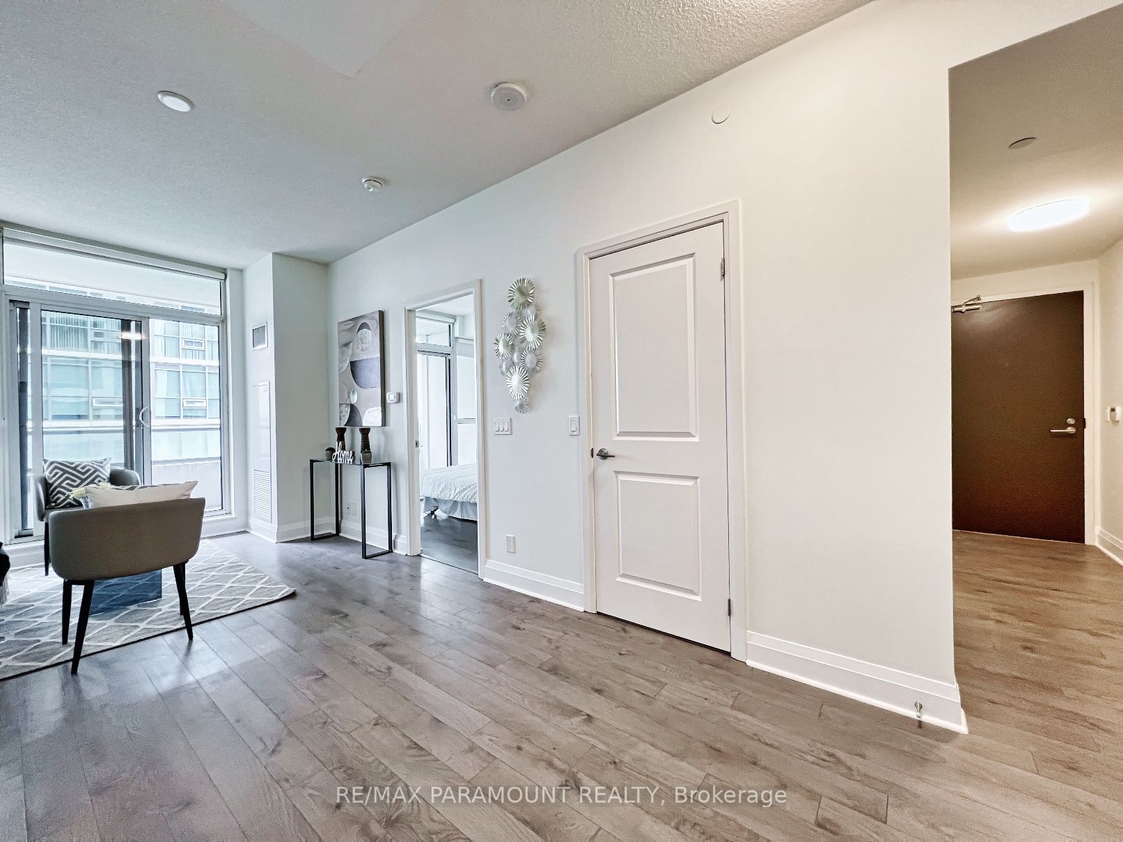 17 Zorra St, #701