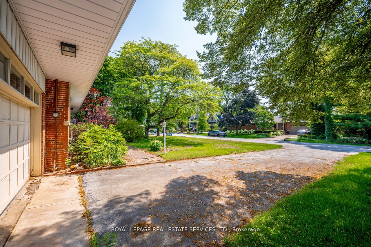 2063 Glenforest Cres
