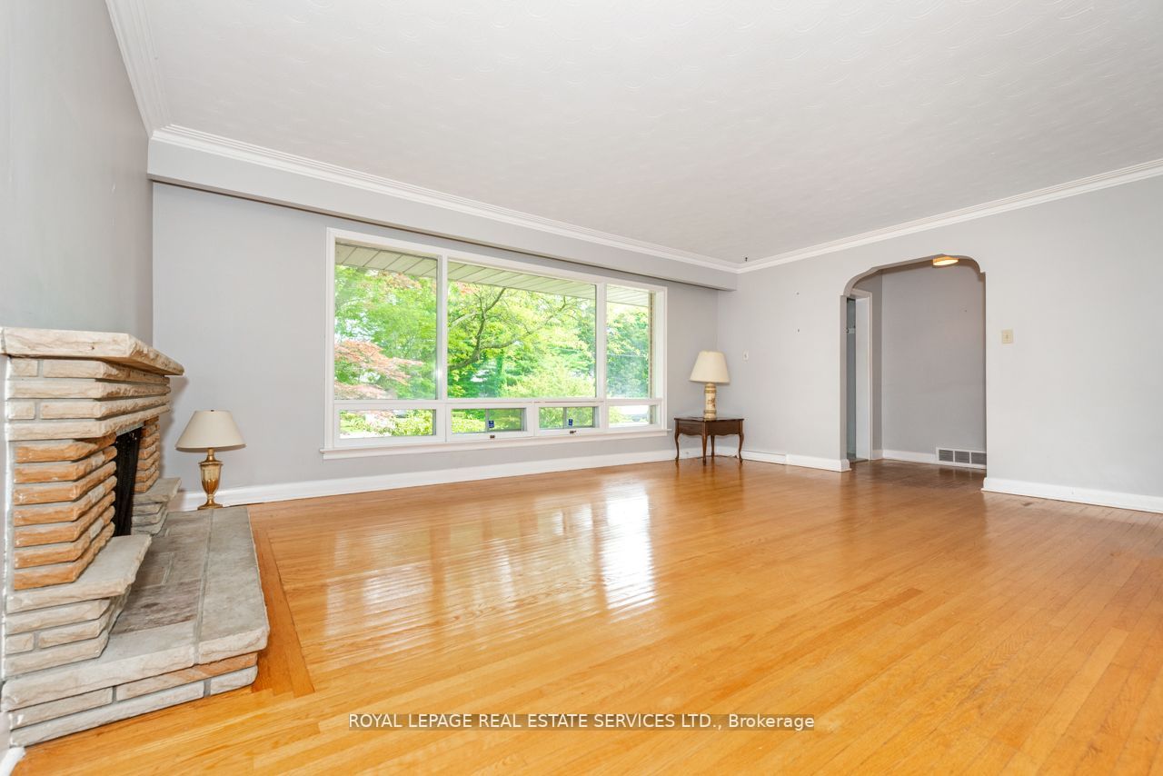 2063 Glenforest Cres