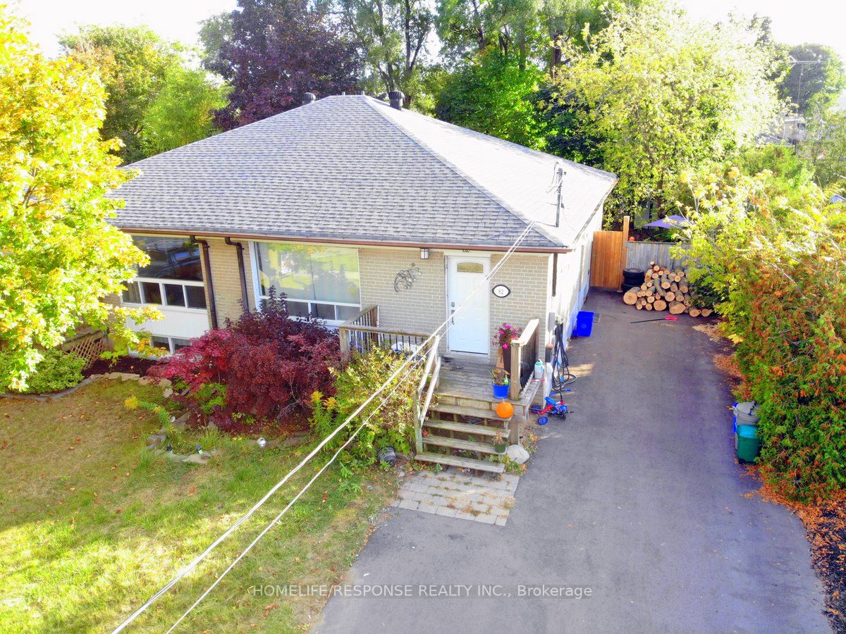 82 Raylawn Cres E