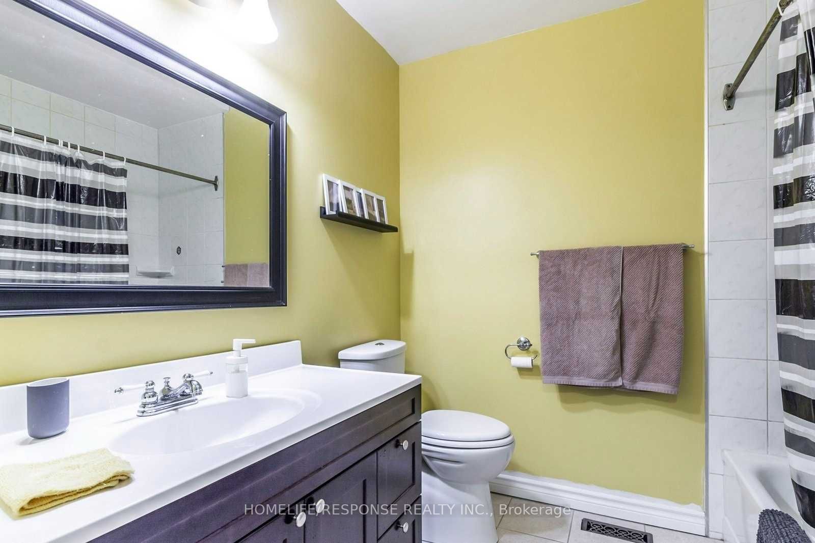 82 Raylawn Cres E