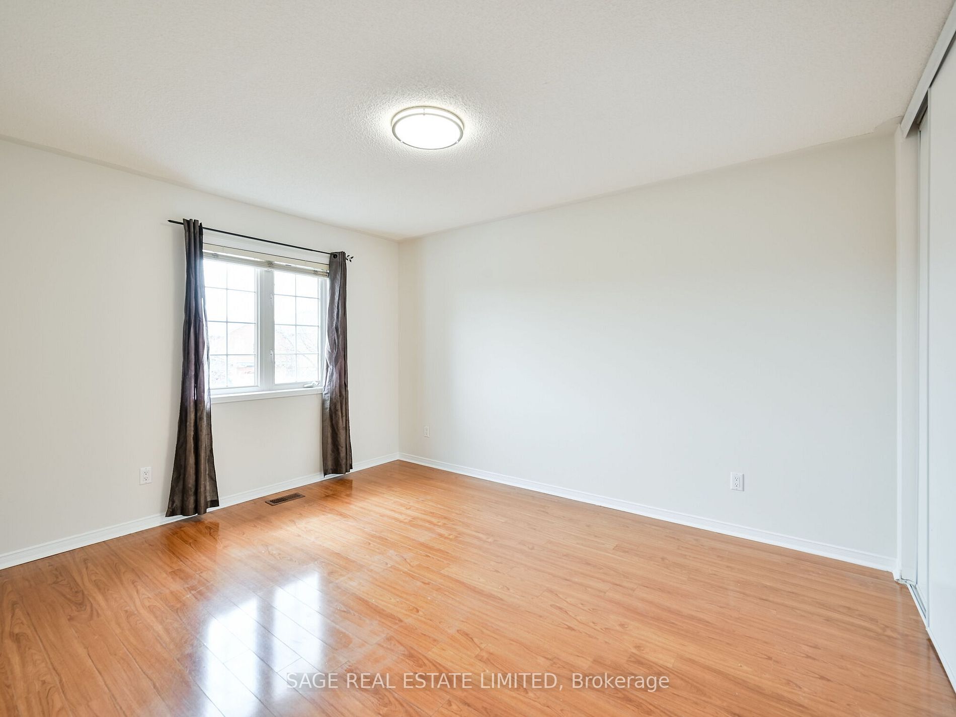 6 Fairhill Ave