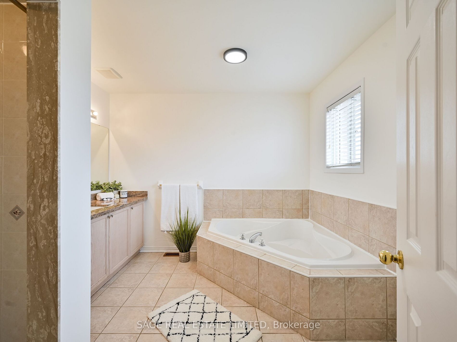 6 Fairhill Ave