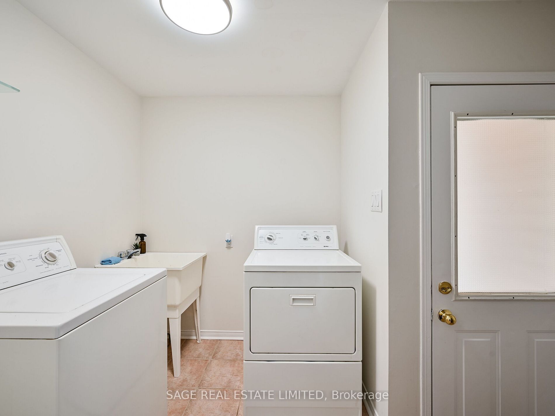 6 Fairhill Ave