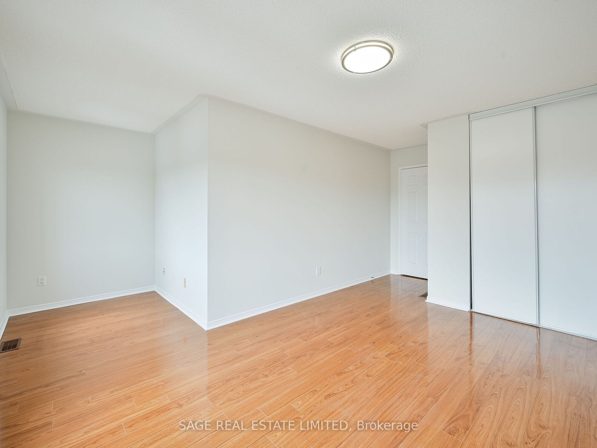 6 Fairhill Ave