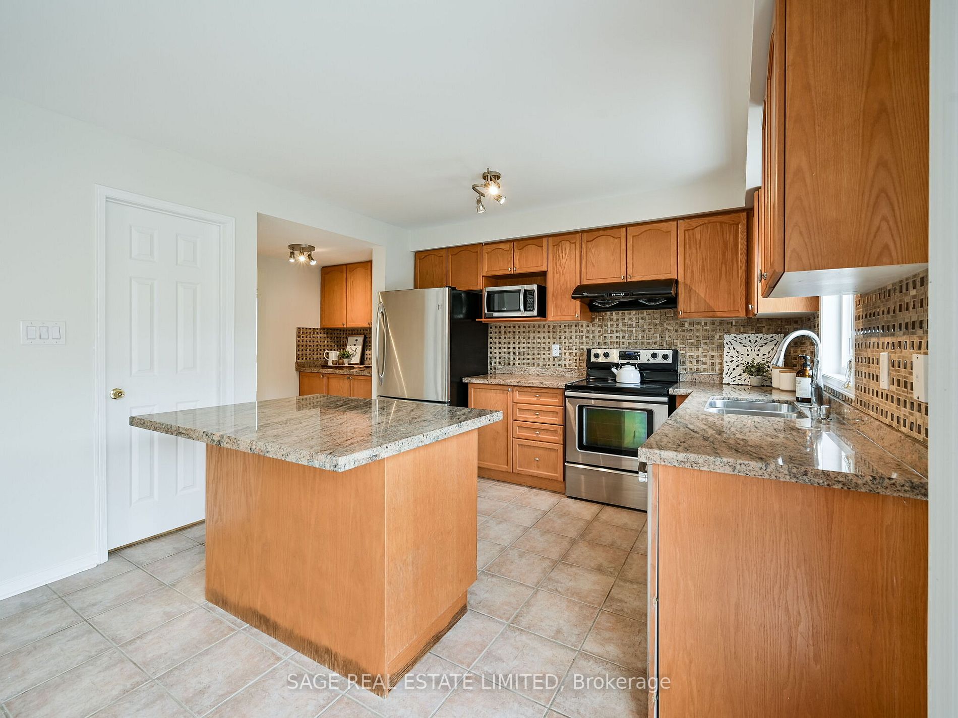 6 Fairhill Ave
