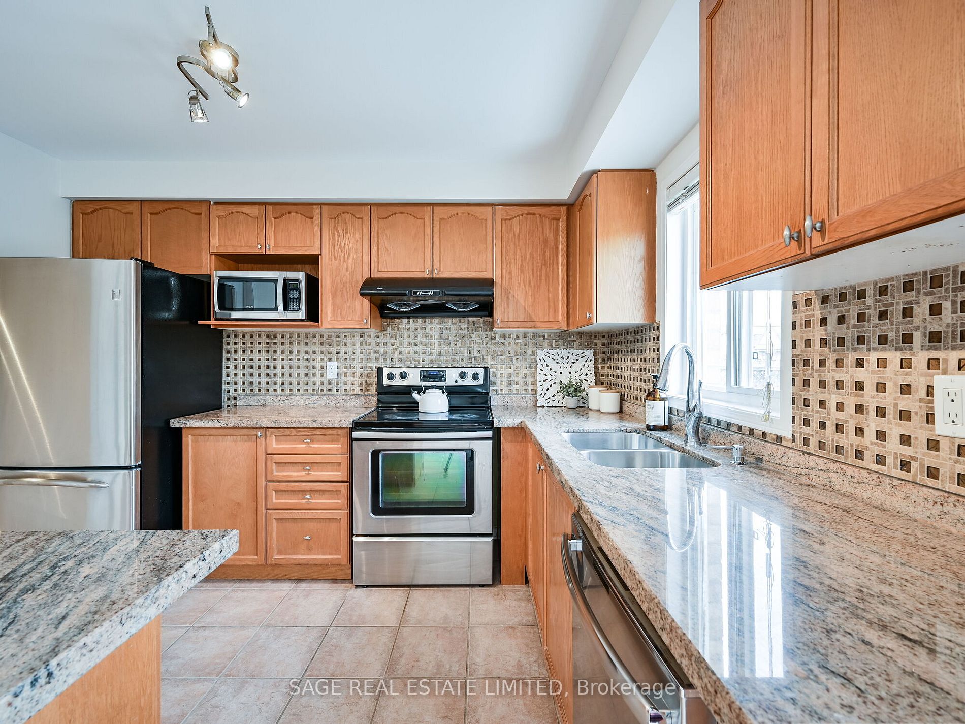 6 Fairhill Ave