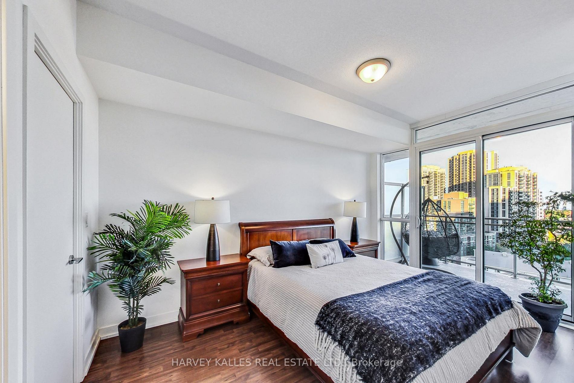 5101 Dundas St W, #908