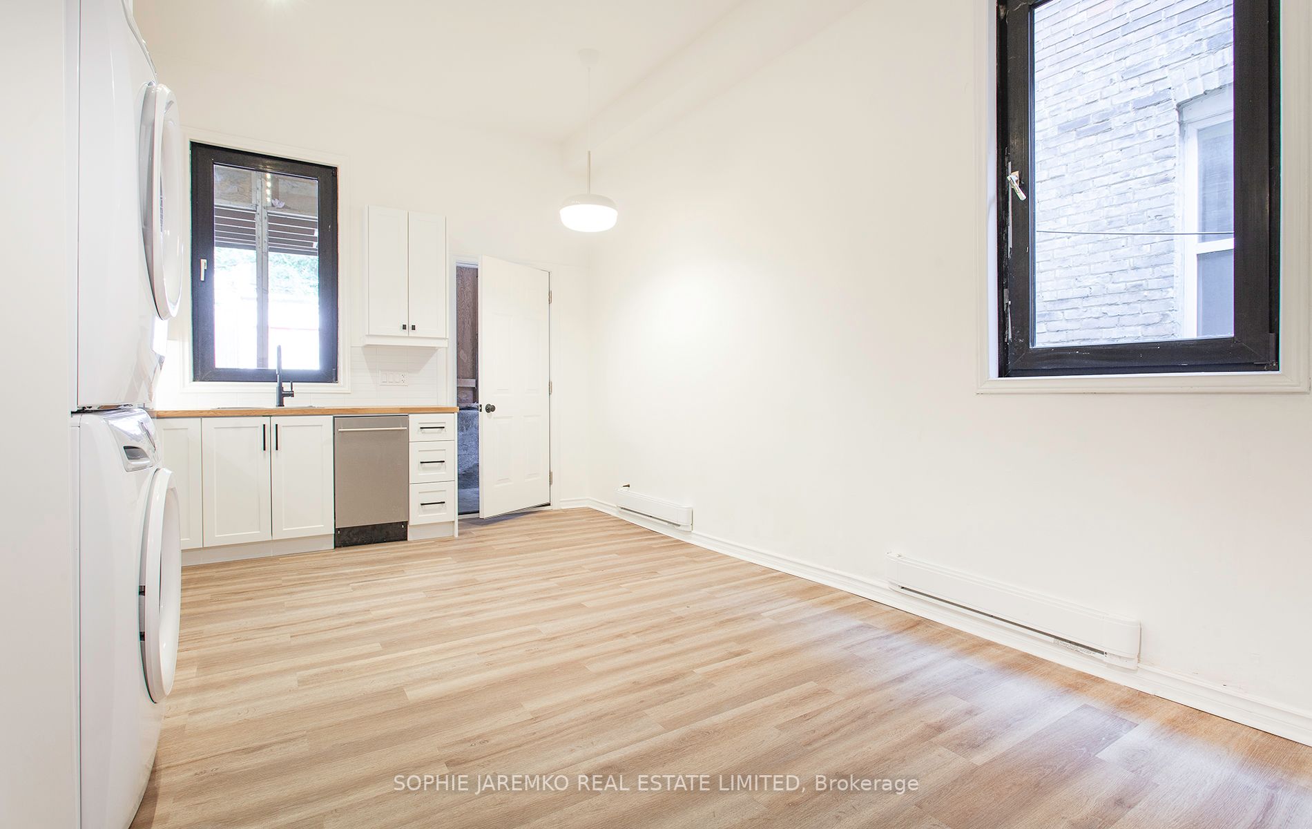 2100 Dundas St W, #Unit R