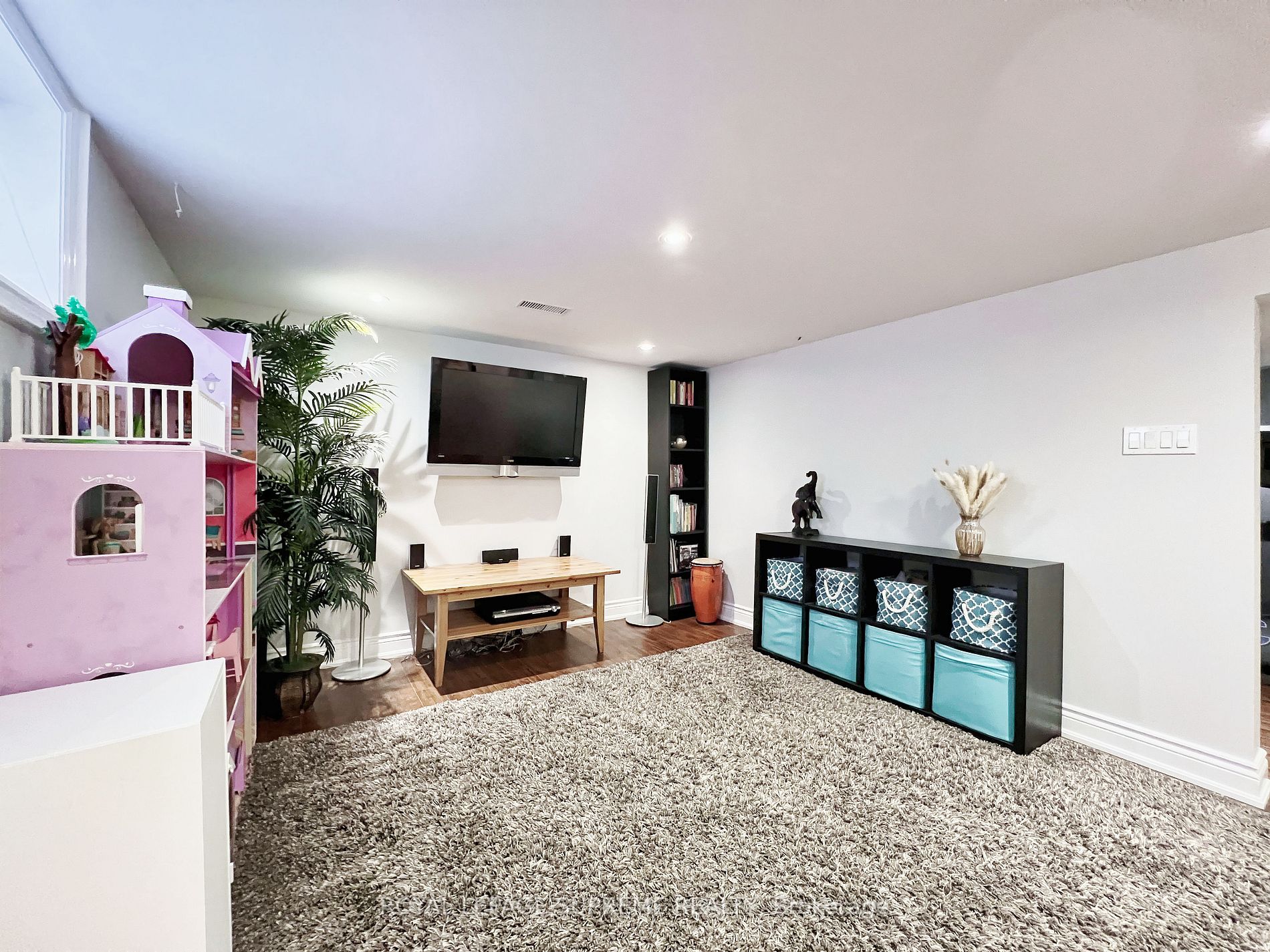 52 Lockerbie Ave