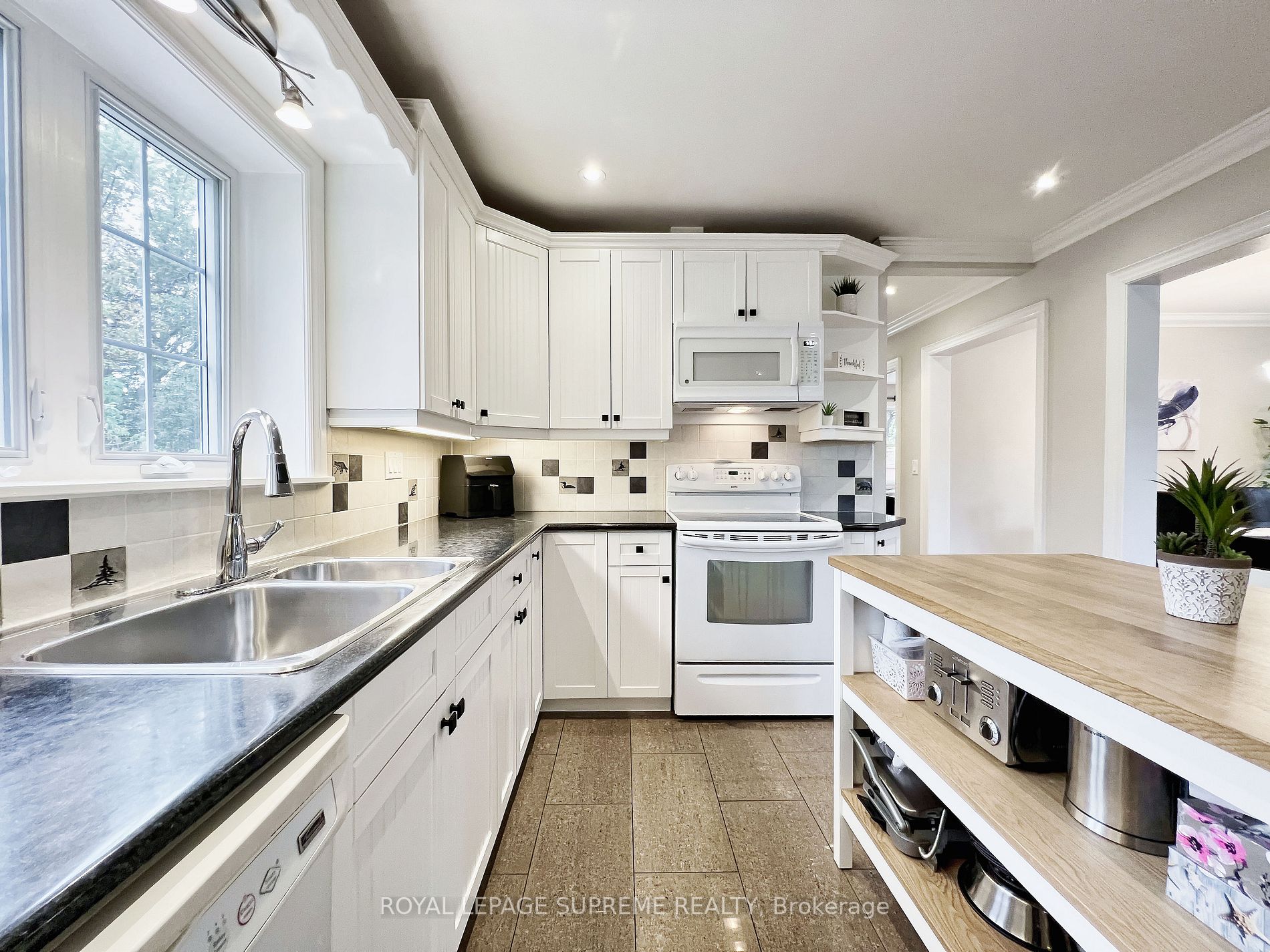 52 Lockerbie Ave