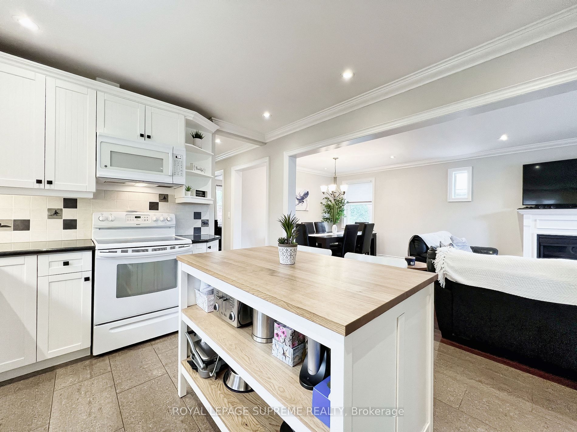 52 Lockerbie Ave