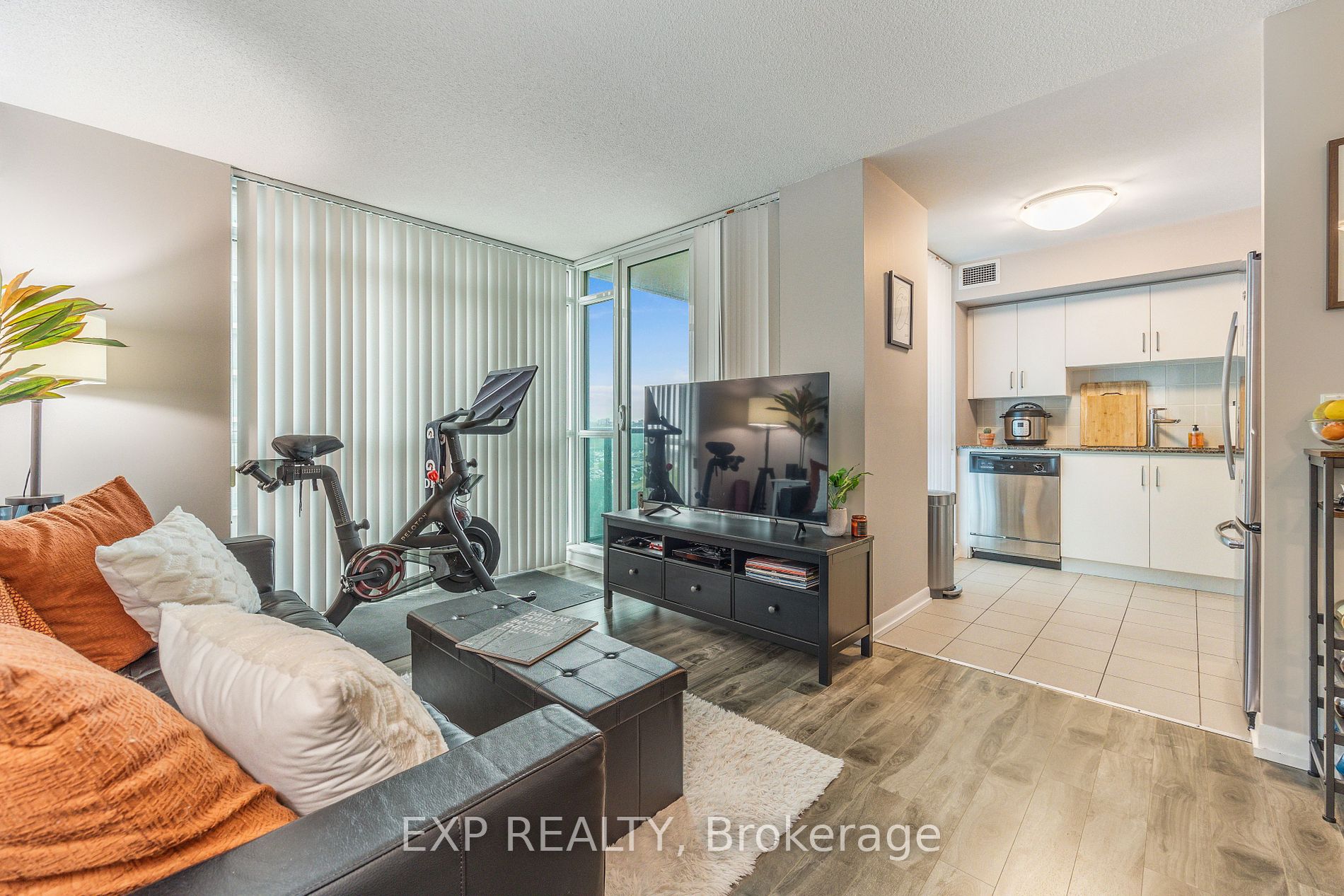 215 Sherway Gardens Rd, #807