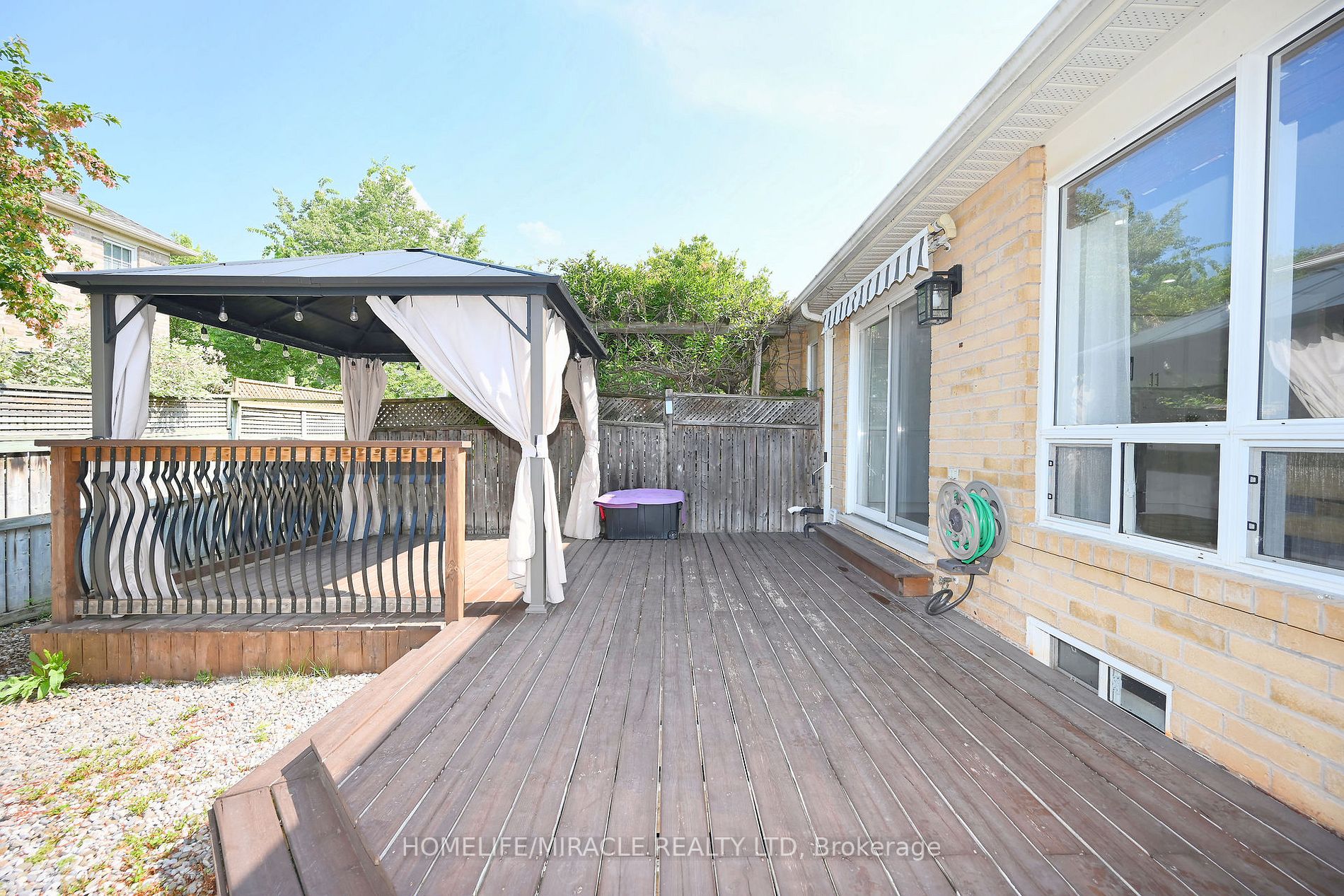 1118 Barclay Circ