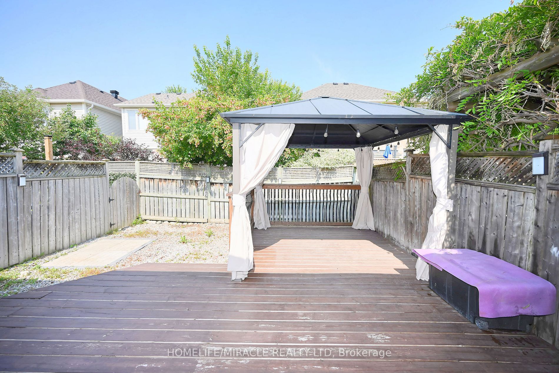1118 Barclay Circ