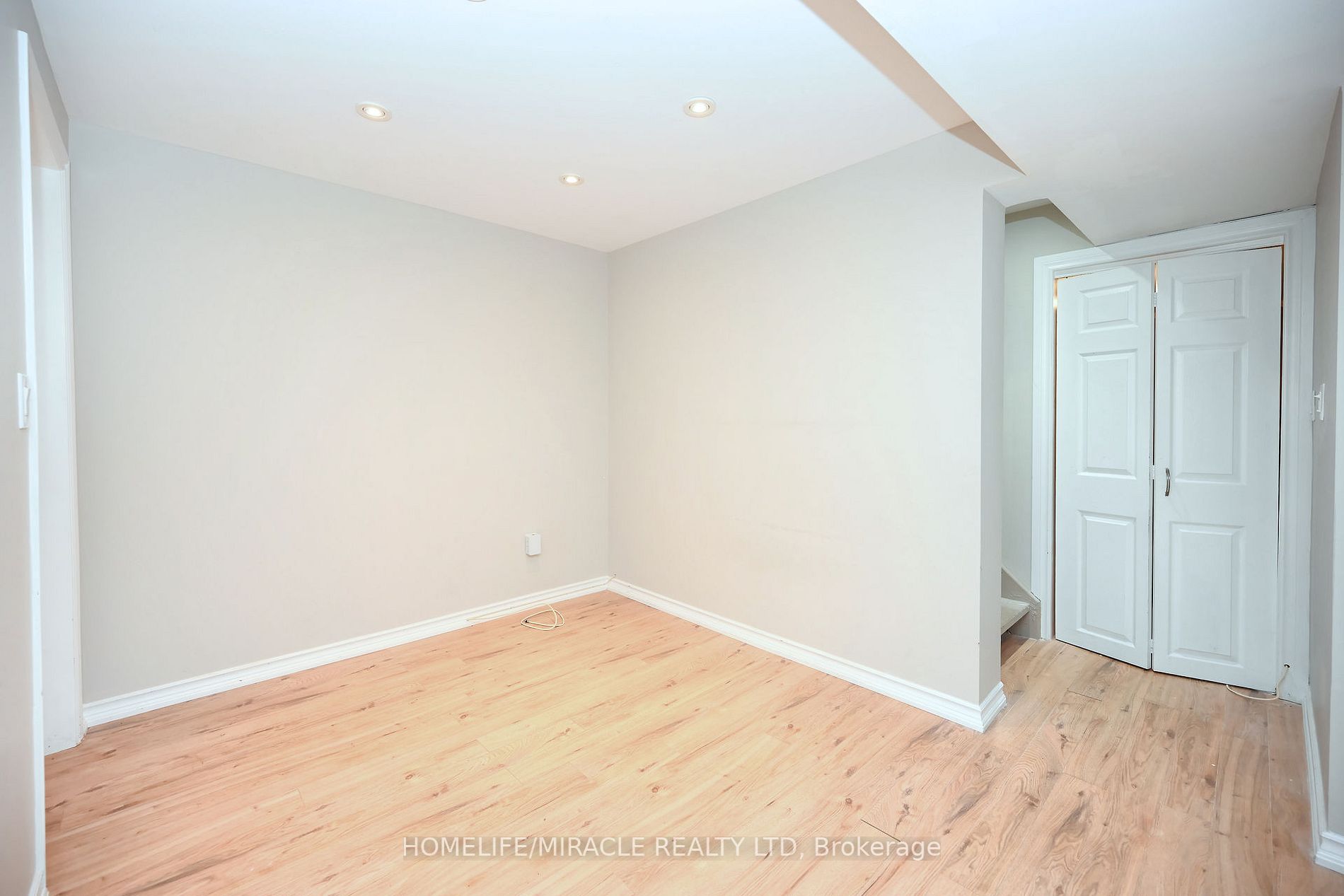 1118 Barclay Circ