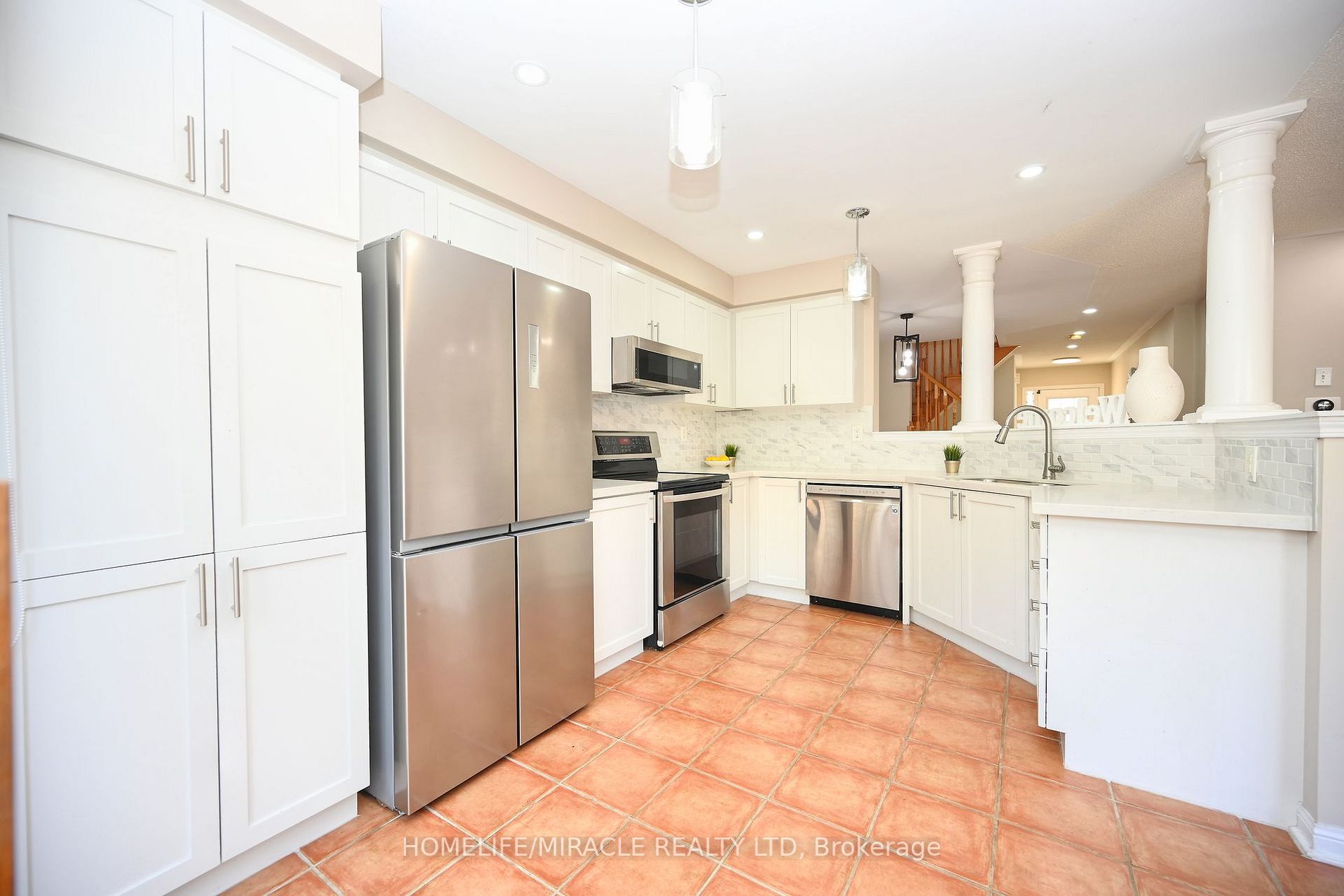 1118 Barclay Circ