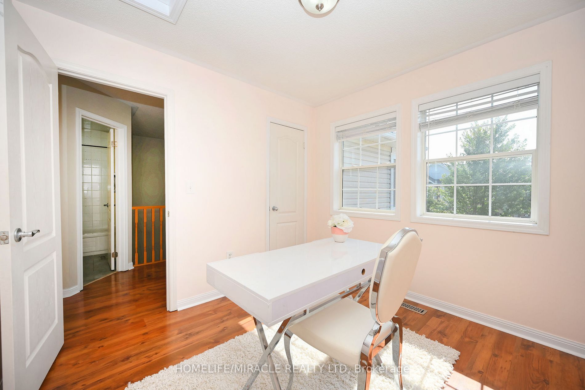 1118 Barclay Circ