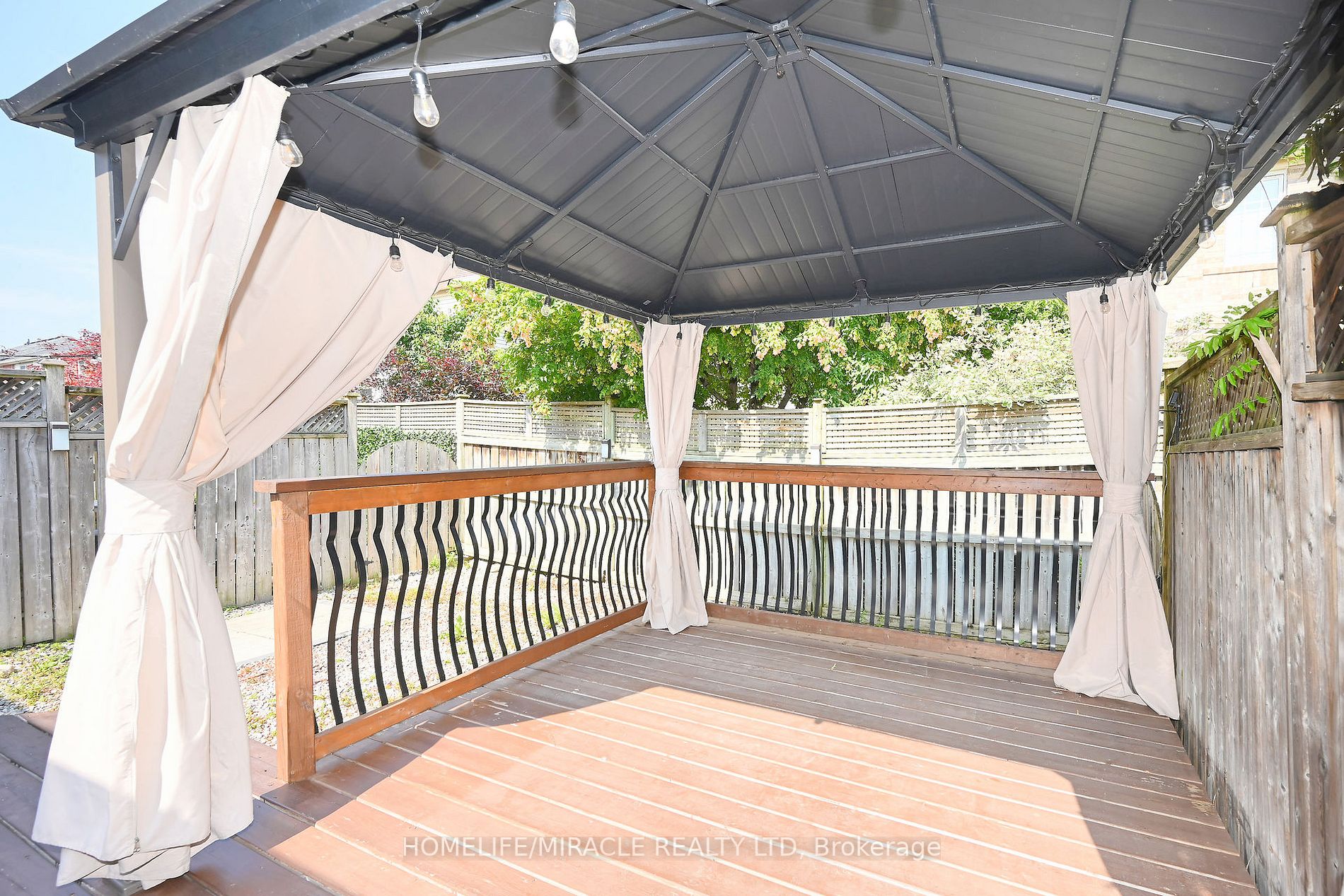 1118 Barclay Circ