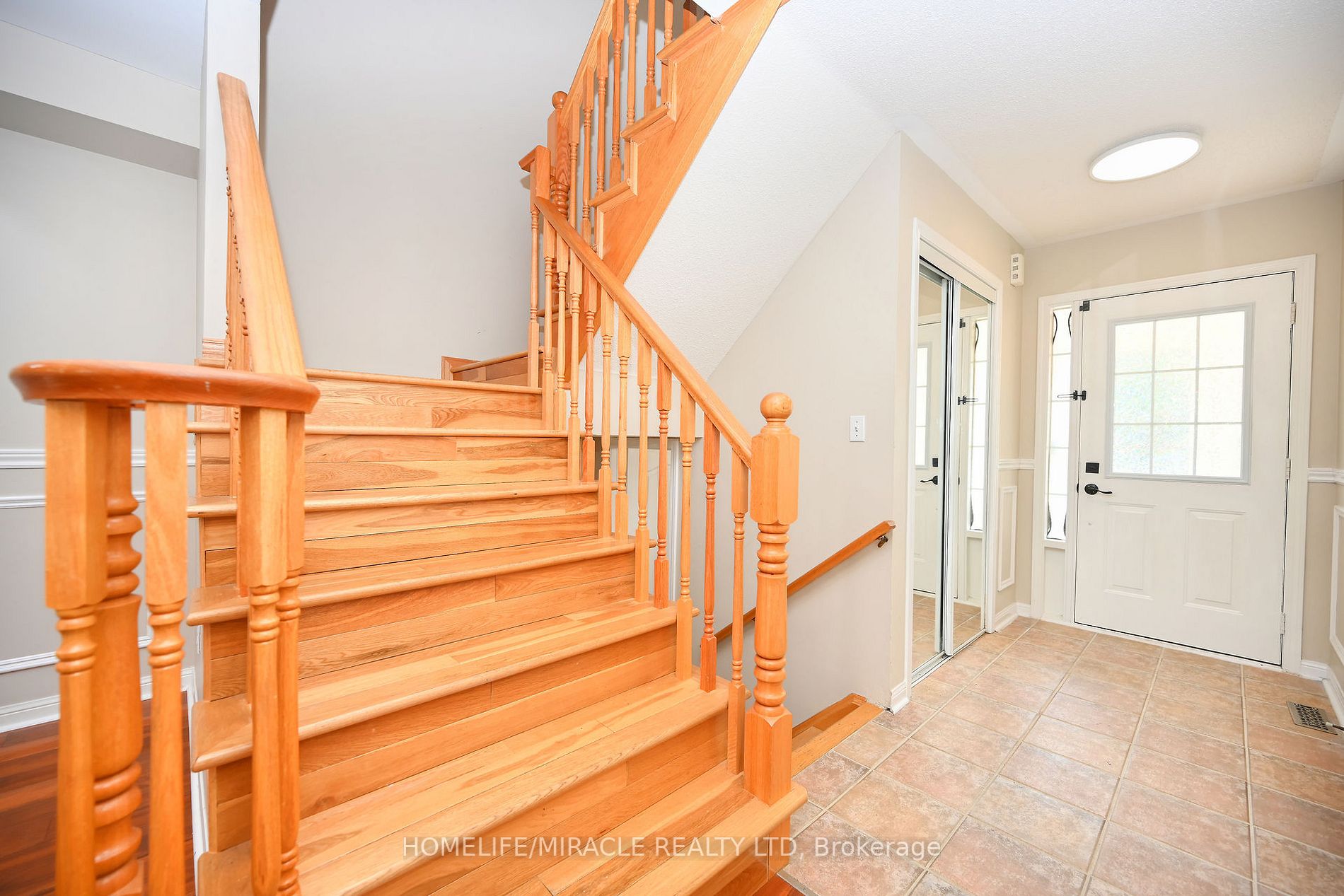 1118 Barclay Circ