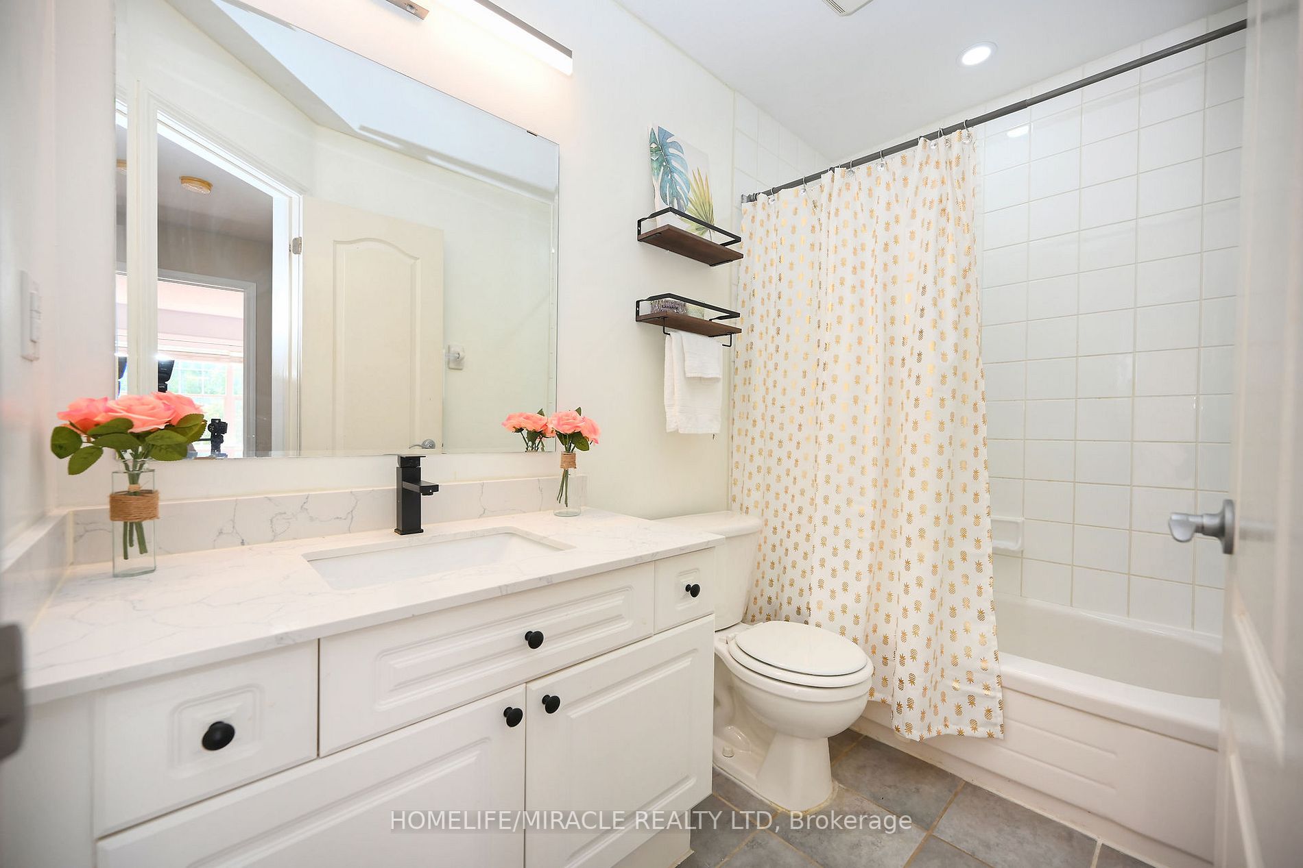 1118 Barclay Circ