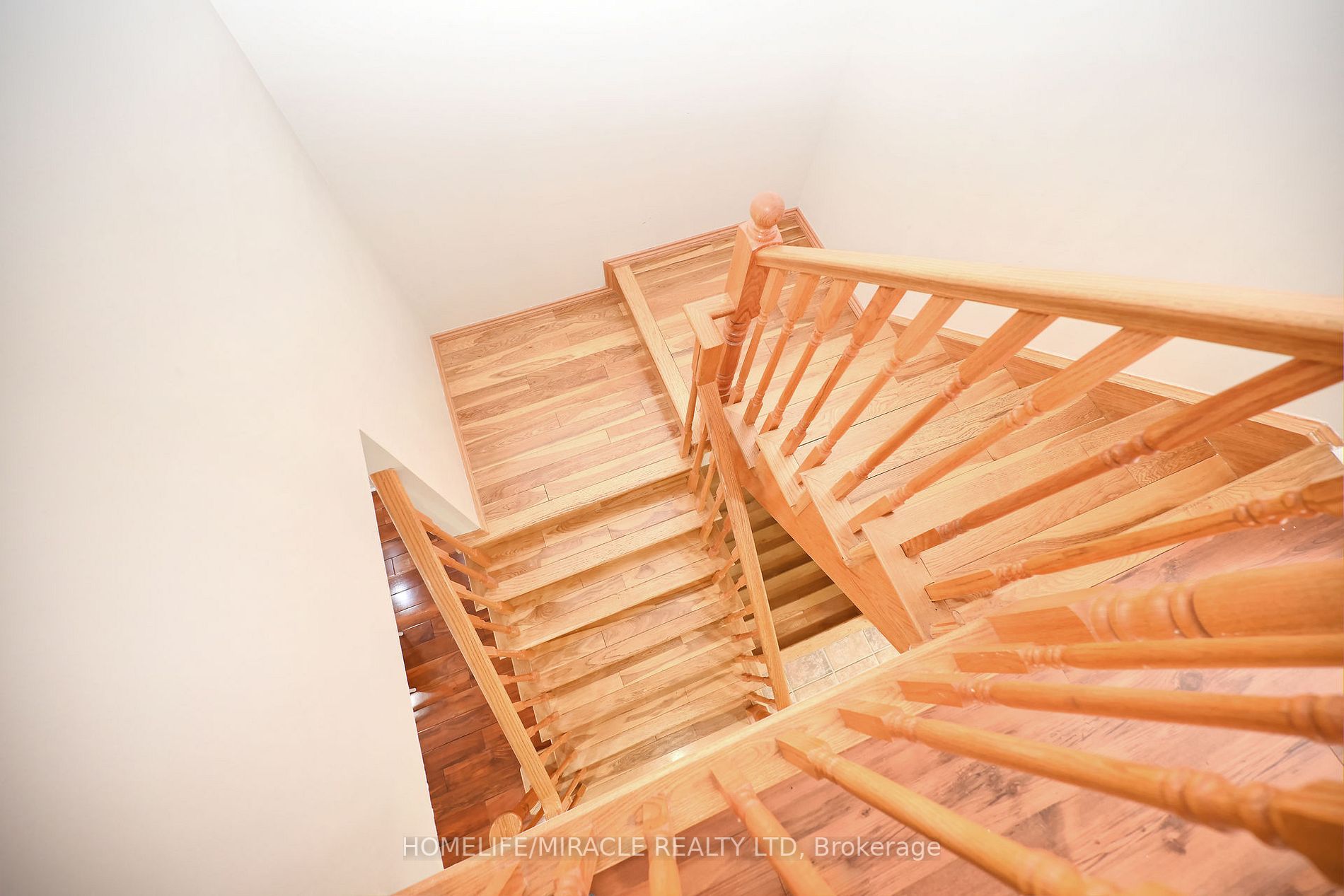 1118 Barclay Circ