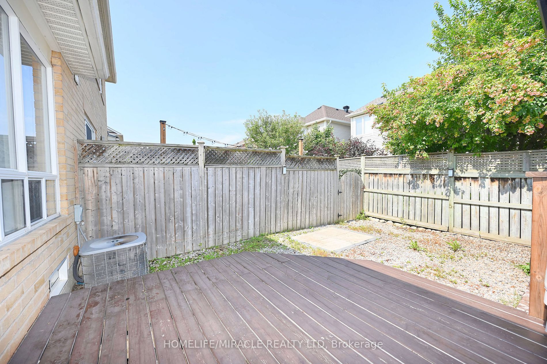 1118 Barclay Circ