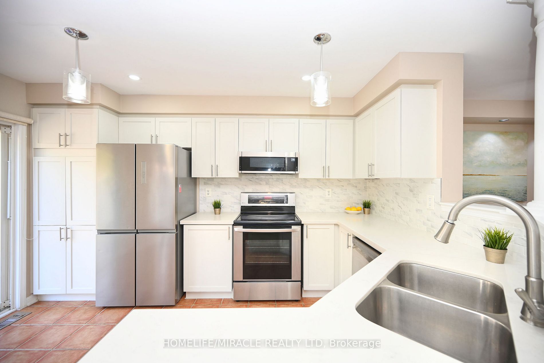 1118 Barclay Circ