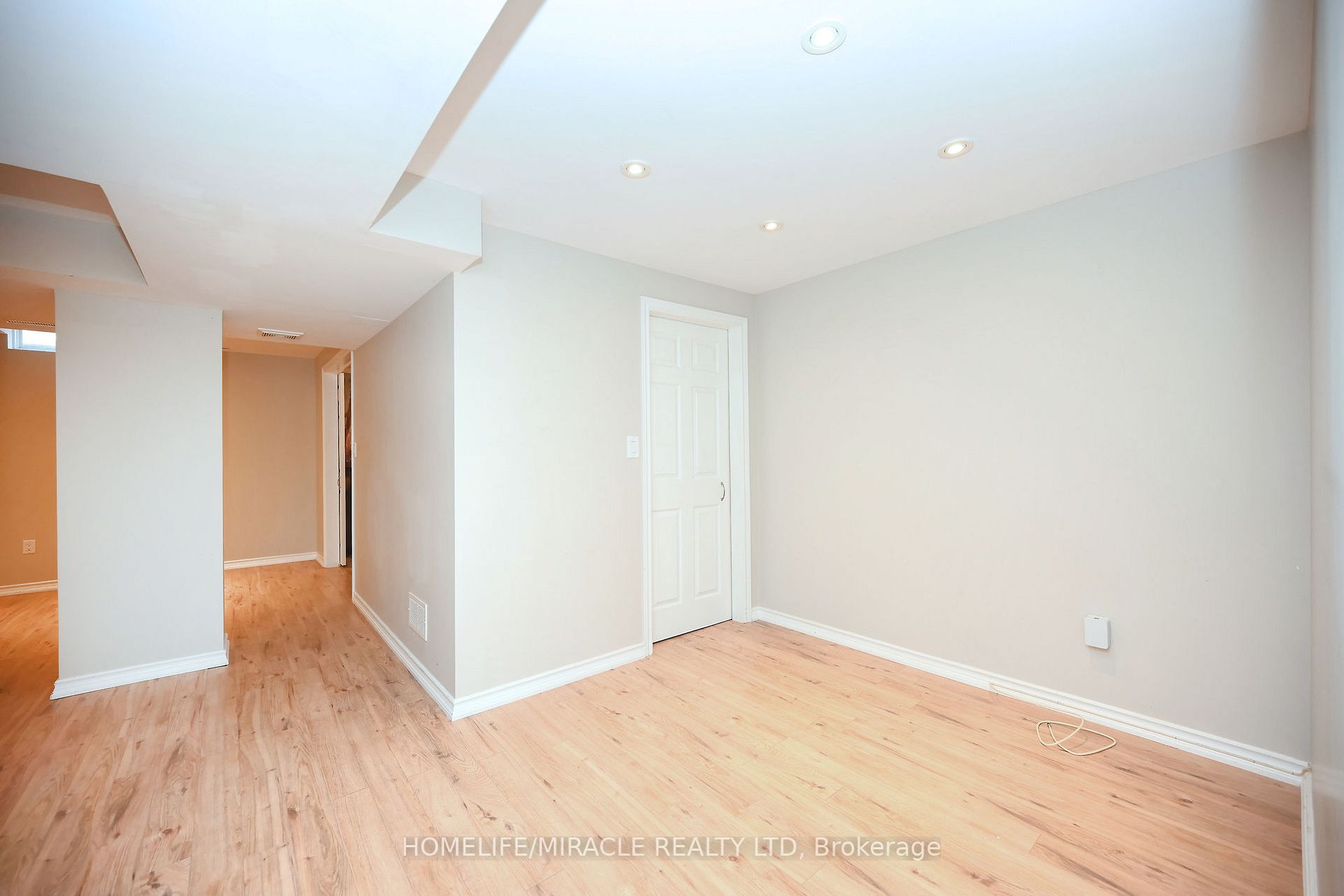 1118 Barclay Circ