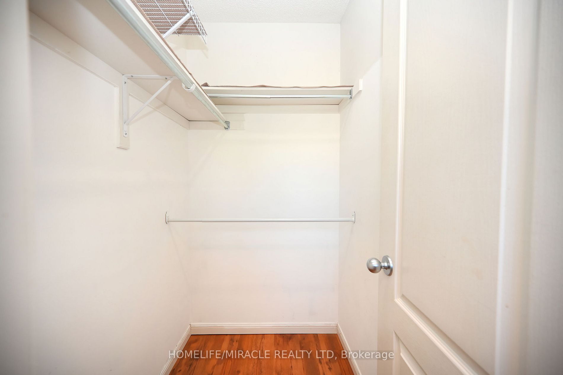 1118 Barclay Circ