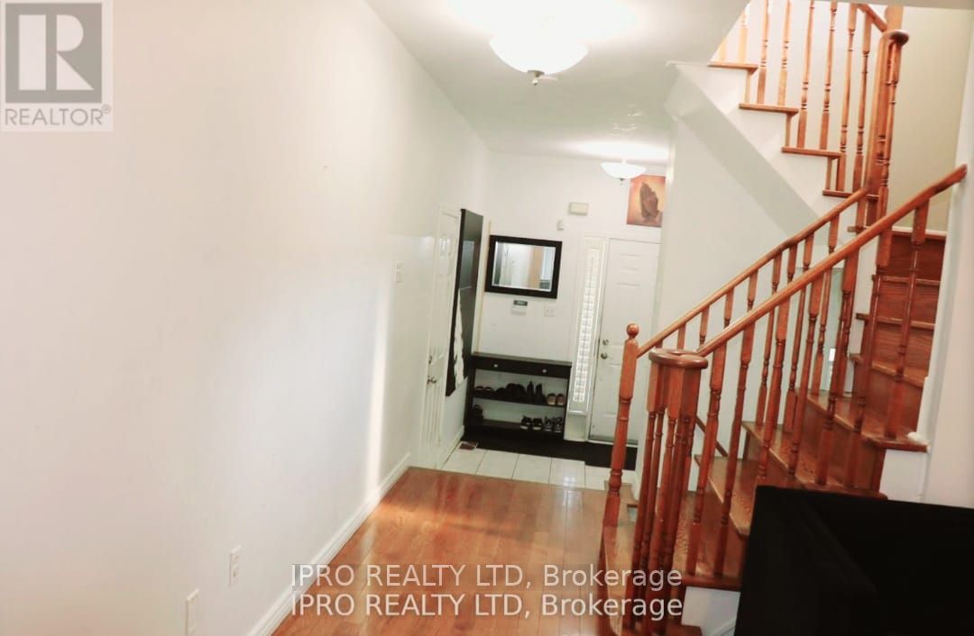 44 Tanglemere Cres N, #1