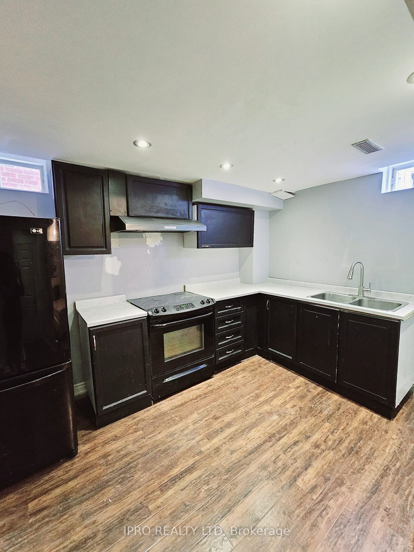 44 Tanglemere Cres N, #1