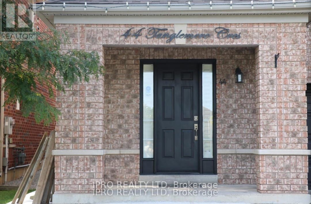 44 Tanglemere Cres N, #1