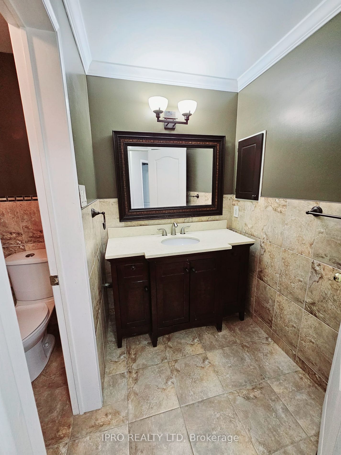 44 Tanglemere Cres N, #1