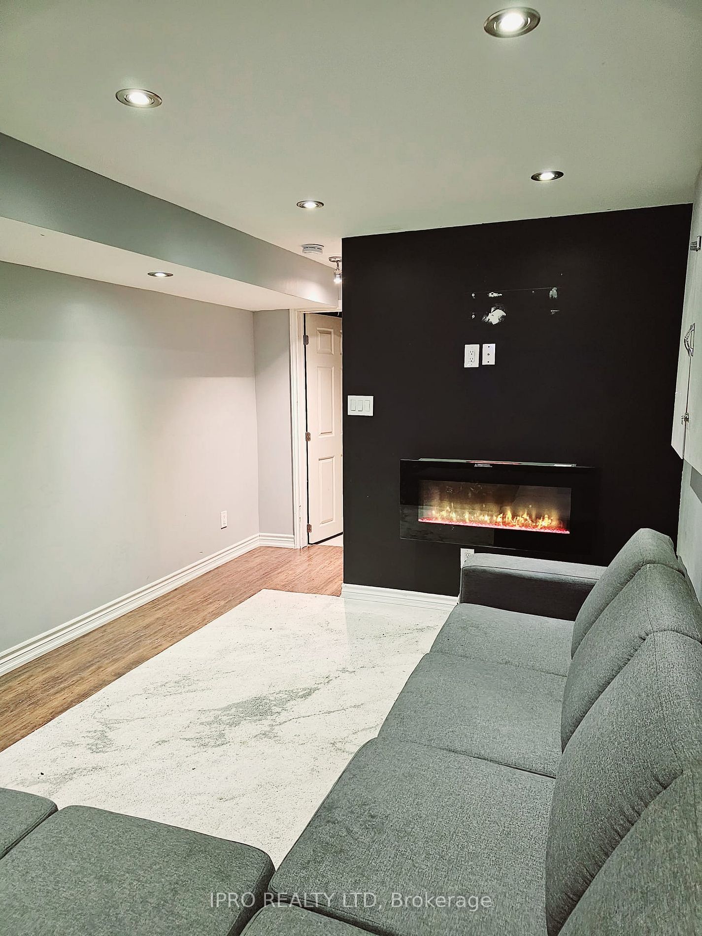 44 Tanglemere Cres N, #1
