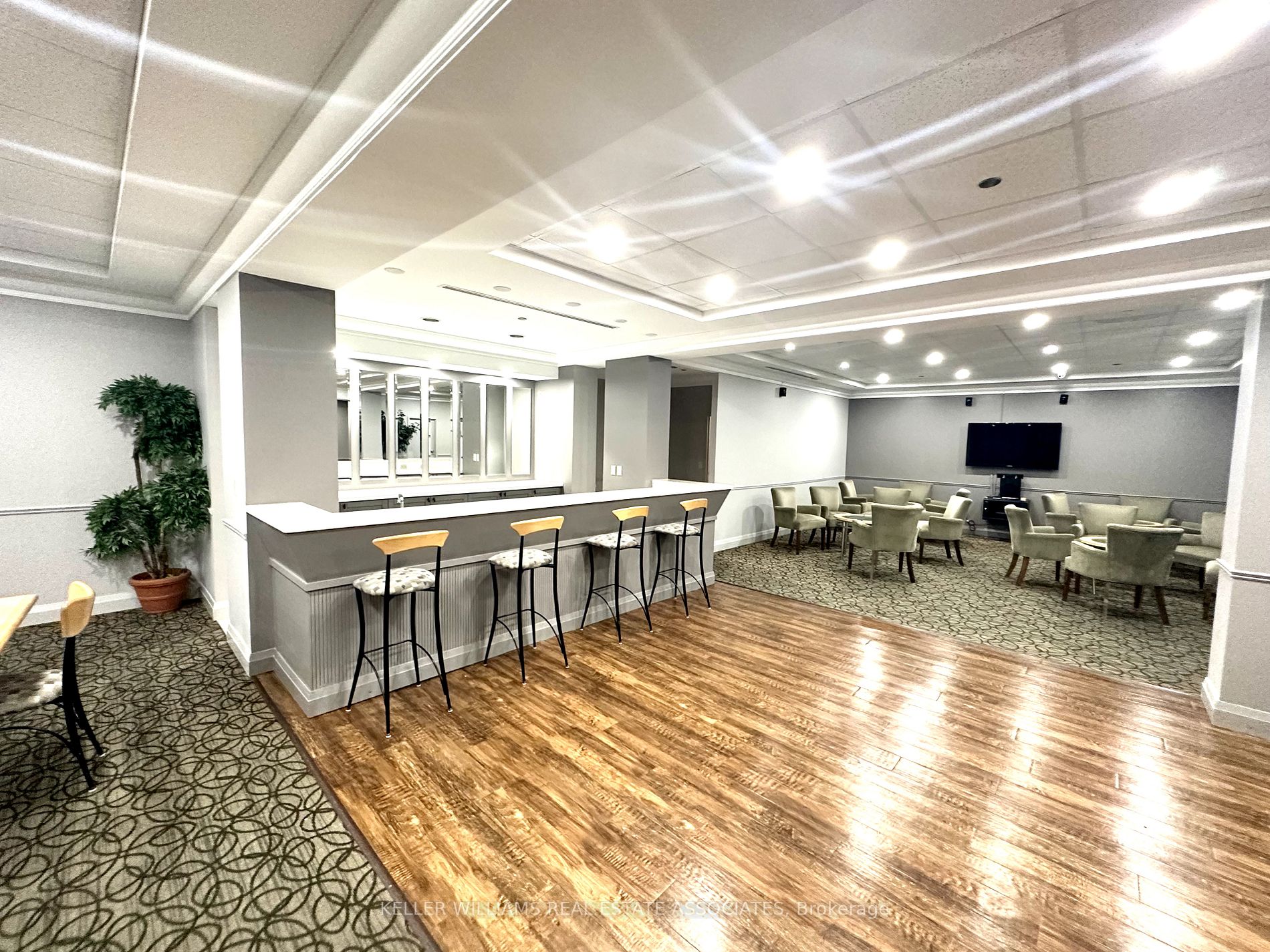1150 Parkwest Pl, #107