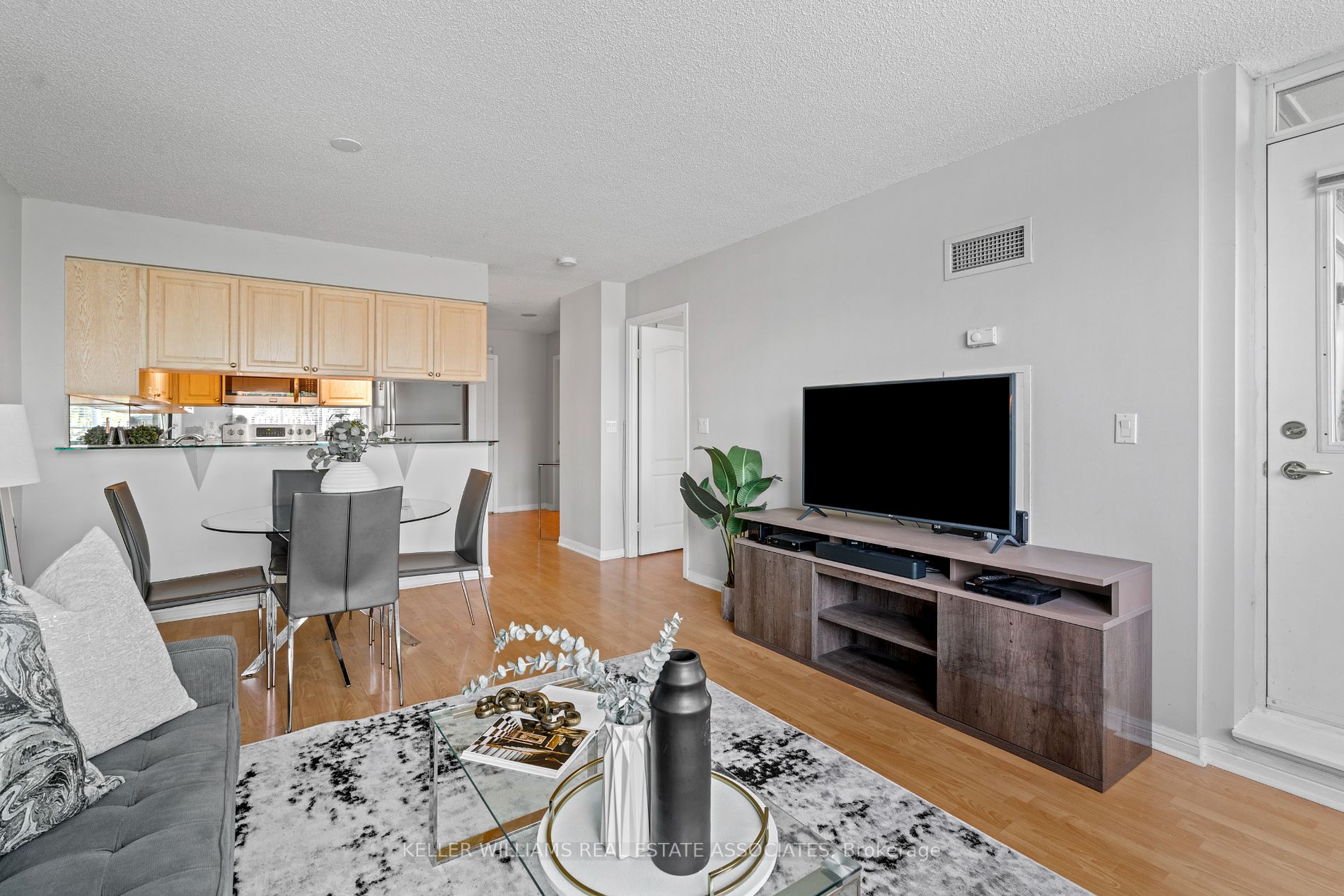 1150 Parkwest Pl, #107
