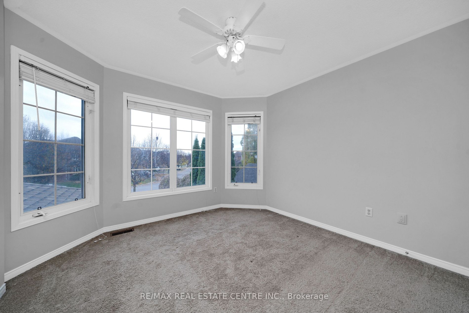 44 CURRY Crescent