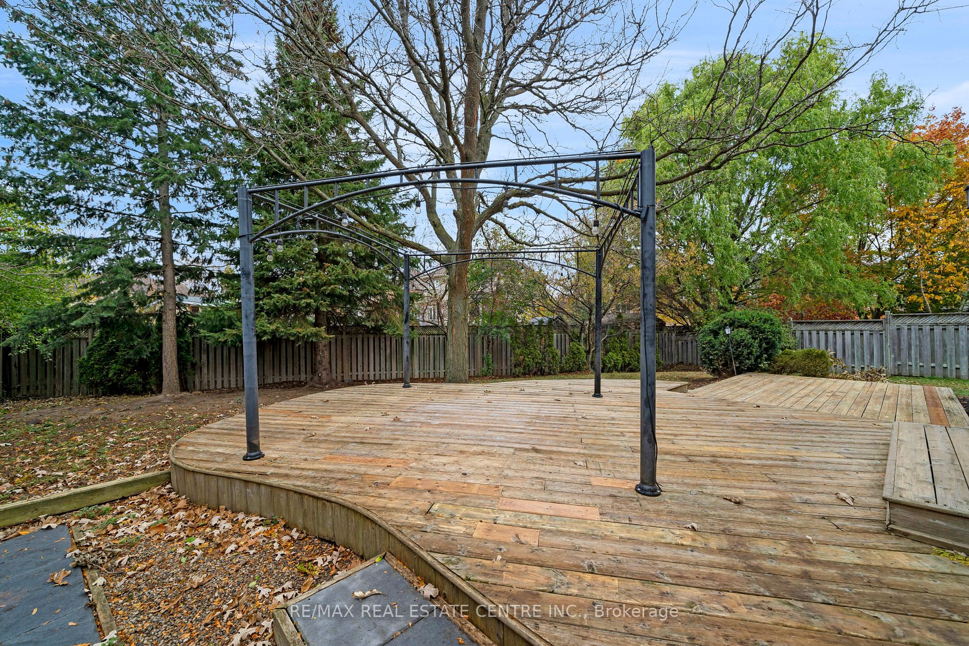 44 CURRY Crescent