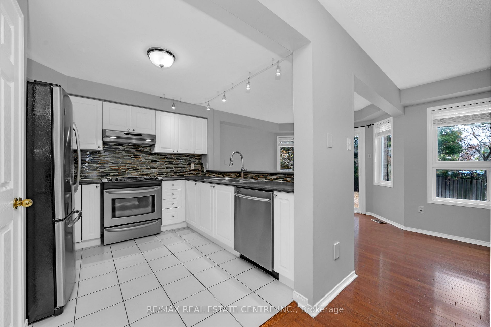 44 CURRY Crescent